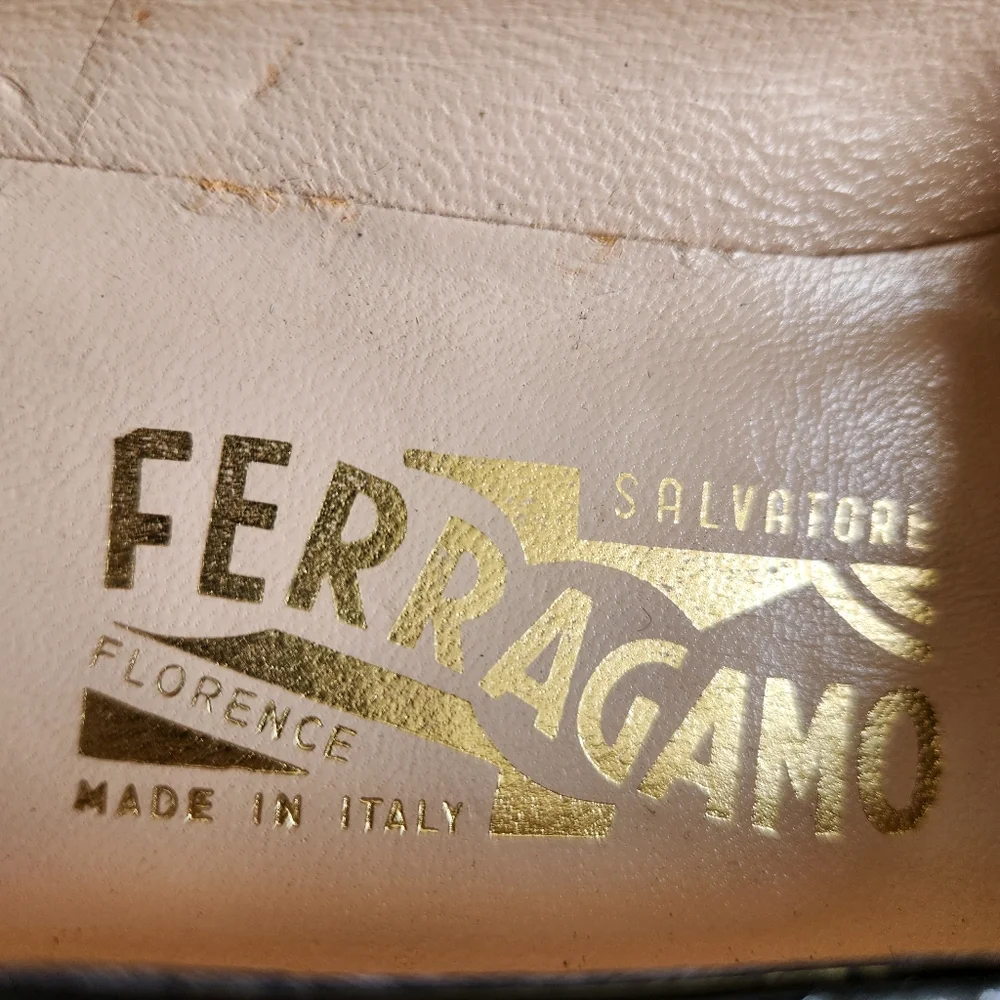 Salvatore Ferragamo Black Leather Bow Pumps Kitten Heels Shoes 8.5 AAAA Narrow